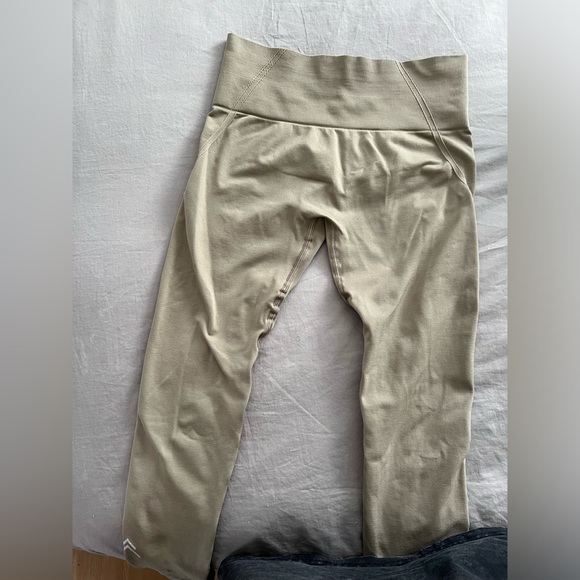 EFFORTLESS SEAMLESS LEGGINGS in Washed Sandstone - Picture 5 of 6